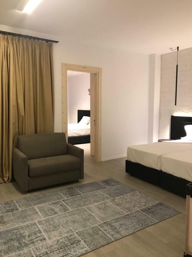 Familiensuite mit Balkon